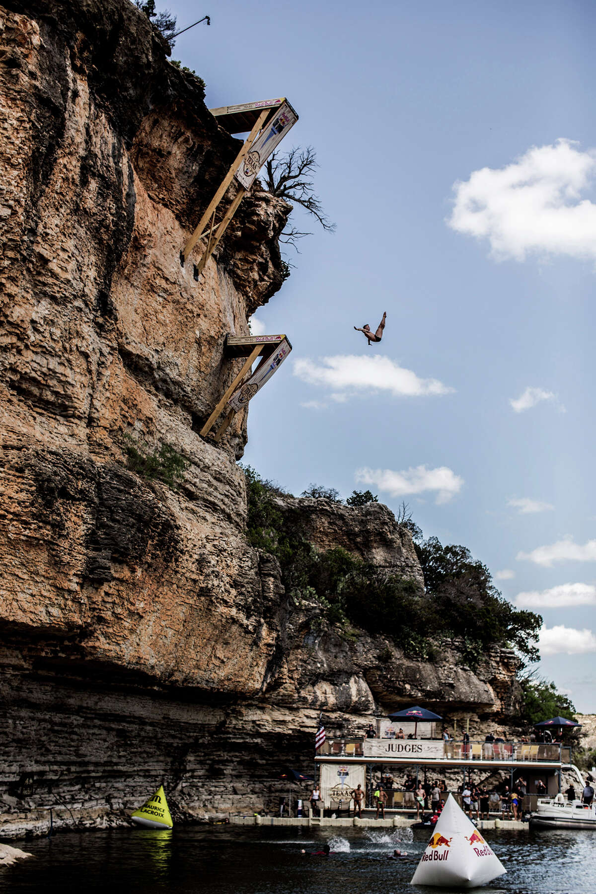 San Antonian claims cliffdiving crown