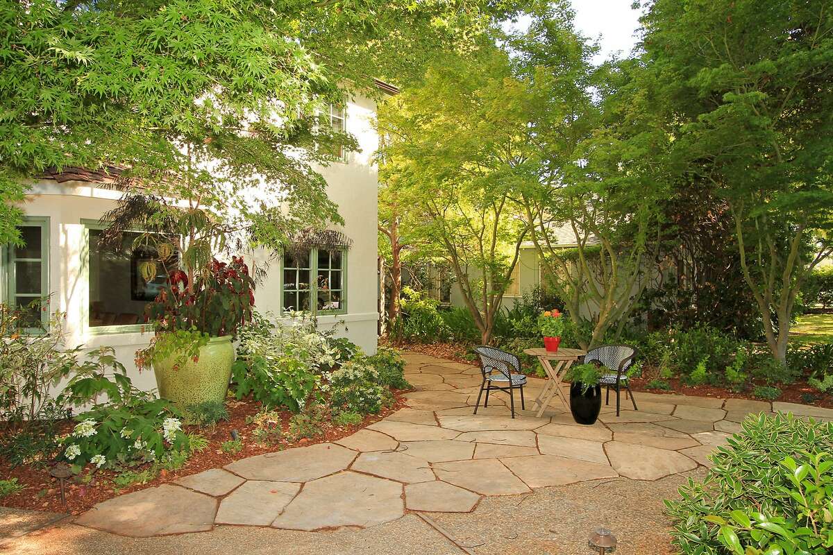 Extravagant Gardens Surround 4-bedroom In Palo Alto