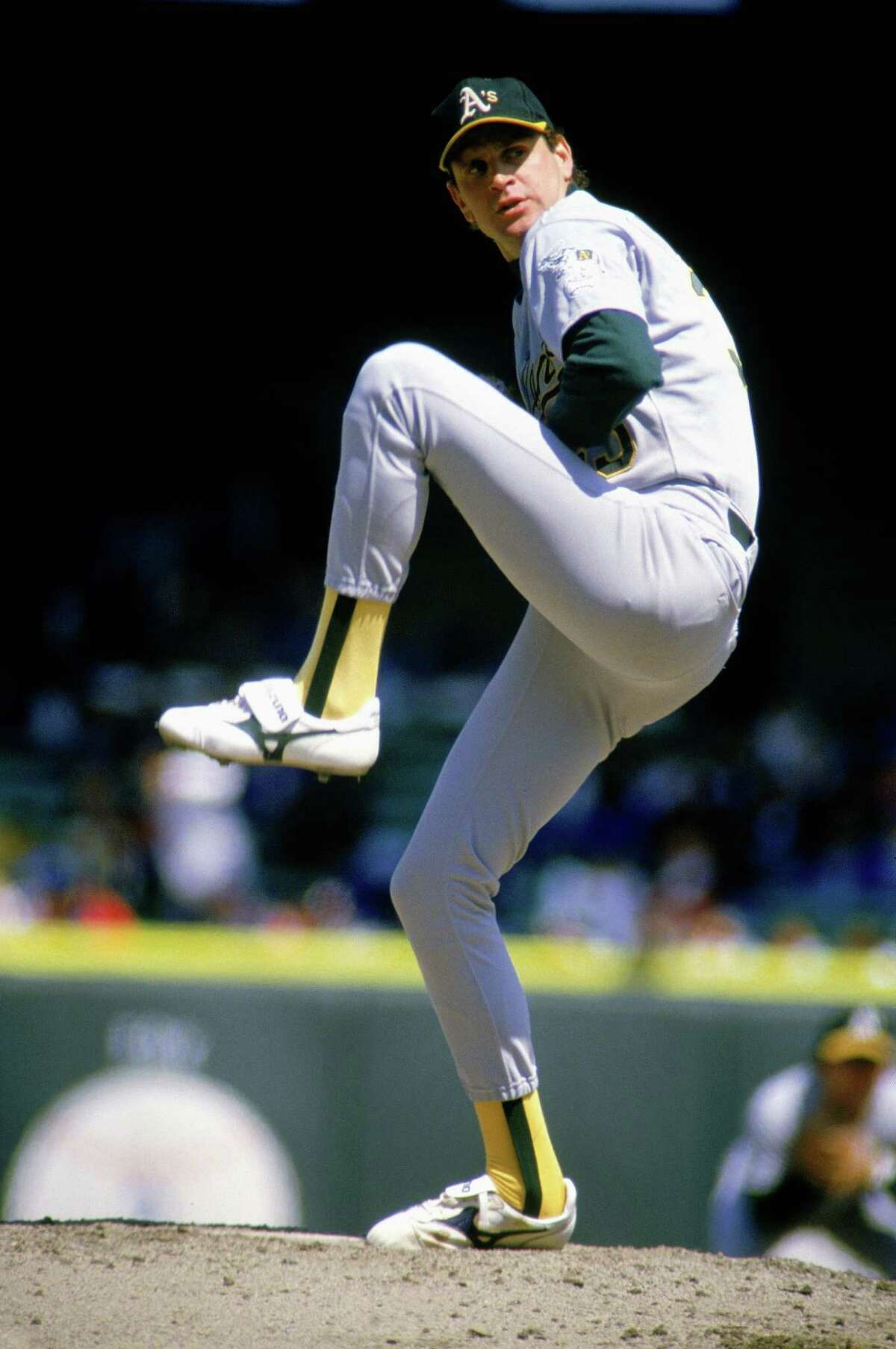 Cy Young winner Bob Welch dies at 57