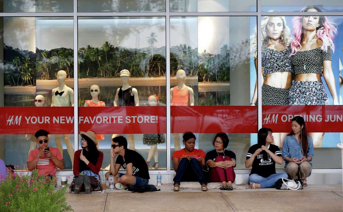 H&M will open even bigger San Antonio store at Rivercenter mall