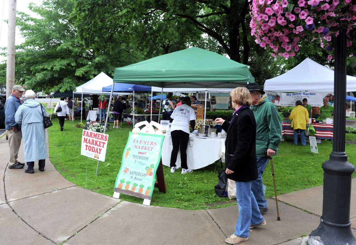 Photos A colorful conversation