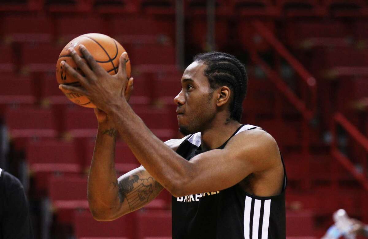 Kawhi clearance leonard's hand