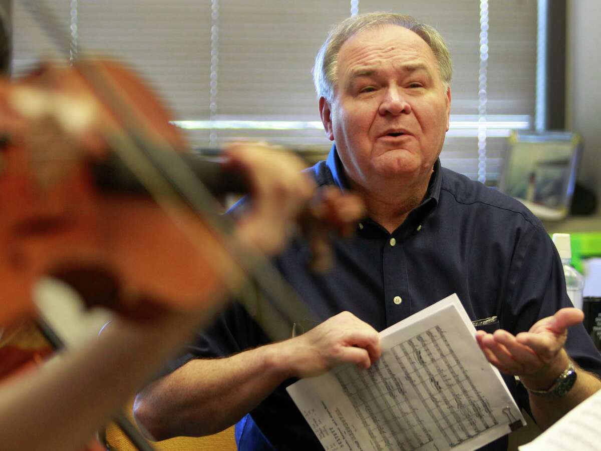 Violin professor proves music transcends borders