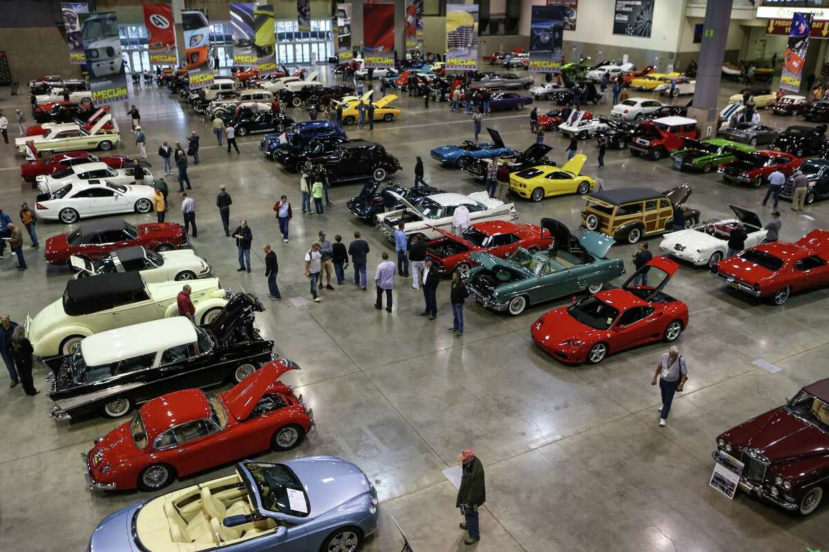 Mecum Auction brings hundreds of classic, rare cars to Seattle