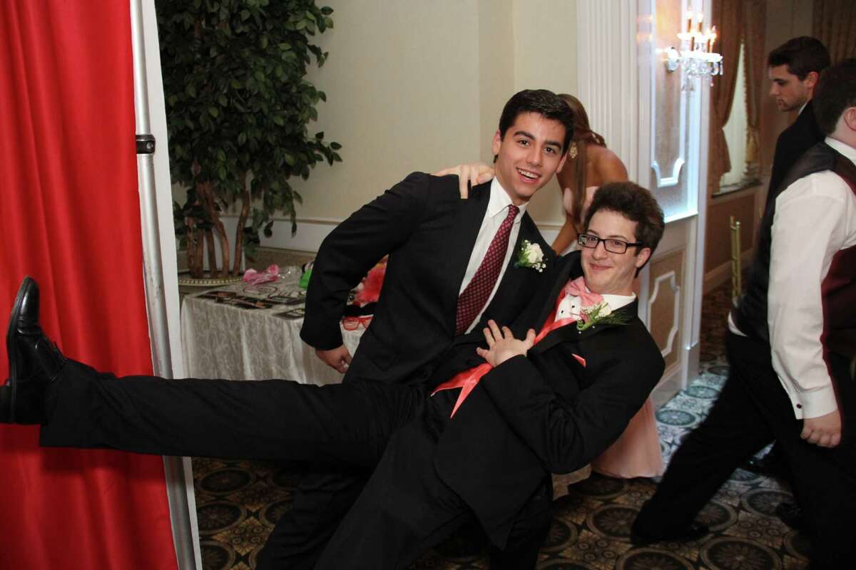 SEEN Ridgefield prom