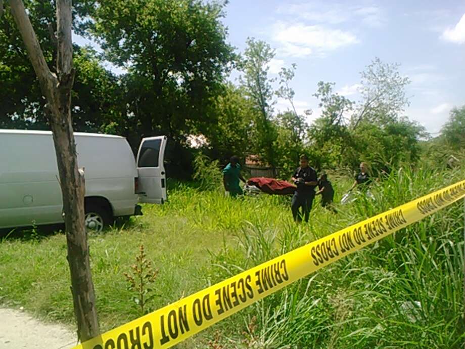 Body of man found on East Side - San Antonio Express-News