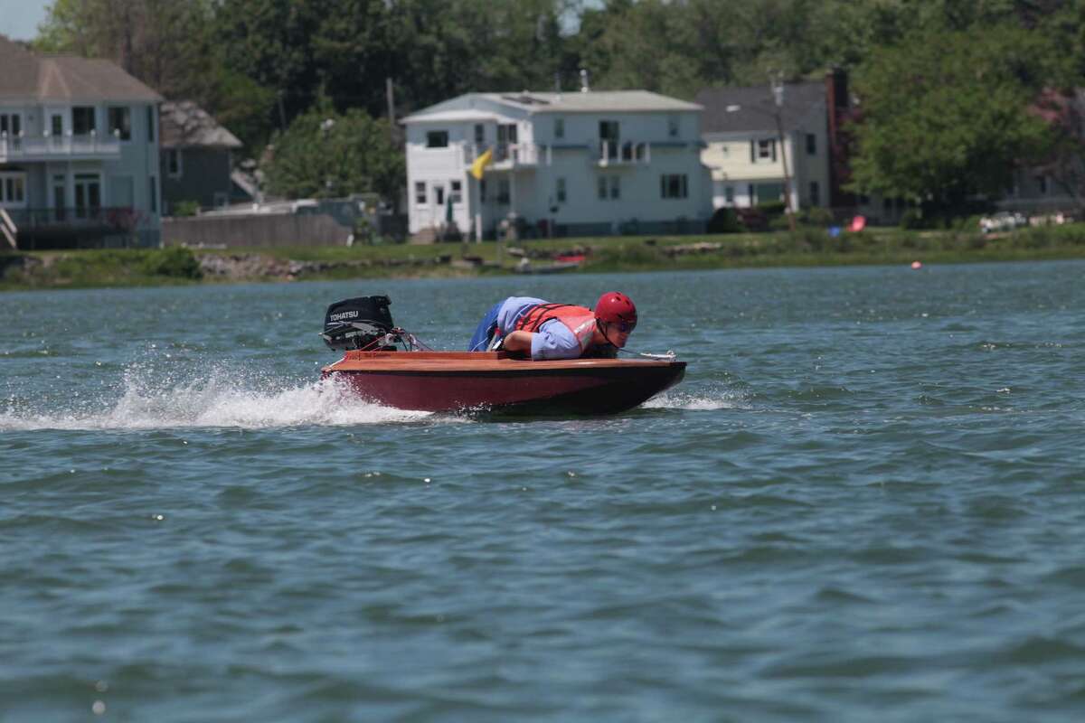 Aquaculture students race boats they made