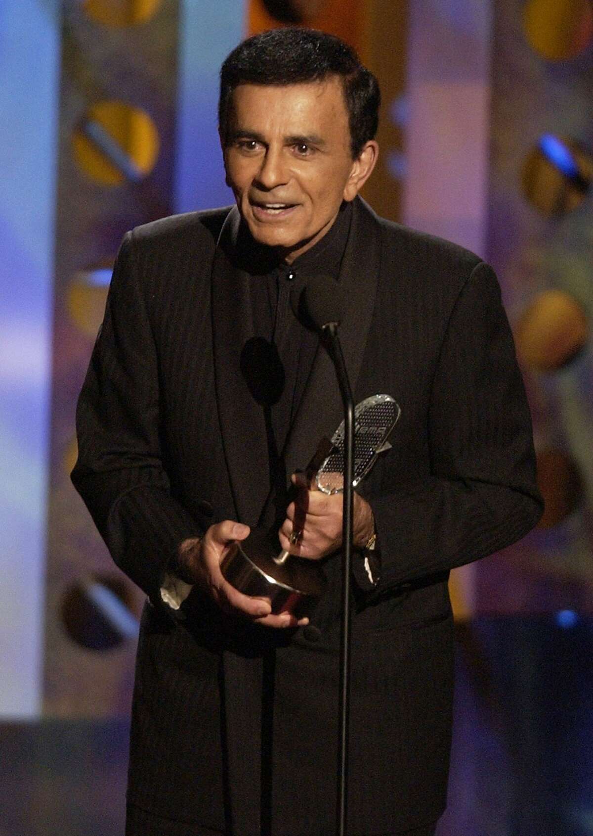 FILE - In this Monday, Oct. 27, 2003 file photo, Casey Kasem accepts a radio icon award during the Radio Music Awards in Las Vegas. Kasem, the smooth-voiced radio broadcaster who became the king of the top 40 countdown, died Sunday, June 15, 2014, according to Danny Deraney, publicist for Kasem's daughter, Kerri. He was 82. (AP Photo/Joe Cavaretta, file)