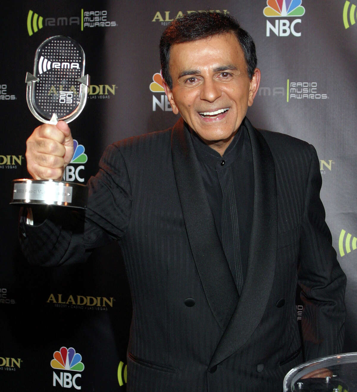 FILE - In this Oct. 27, 2003 file photo, Casey Kasem poses for photographers after receiving the Radio Icon award during The 2003 Radio Music Awards at the Aladdin Resort and Casino in Las Vegas. Kasem, the smooth-voiced radio broadcaster who became the king of the top 40 countdown, died Sunday, June 15, 2014, according to Danny Deraney, publicist for Kasem's daughter, Kerri. He was 82.