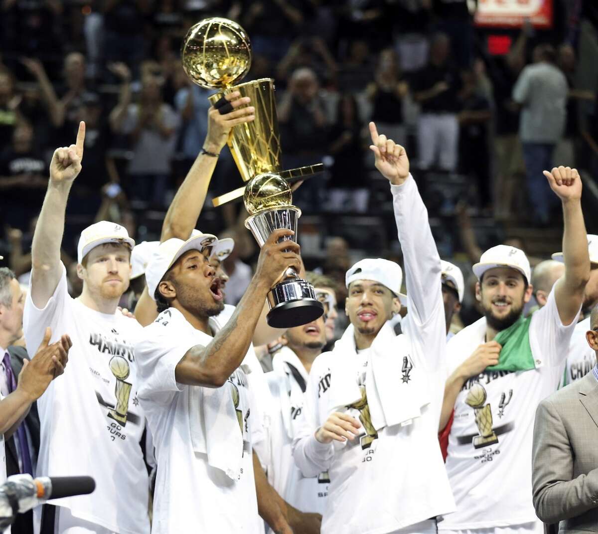 Kawhi, Spurs agree to max deal