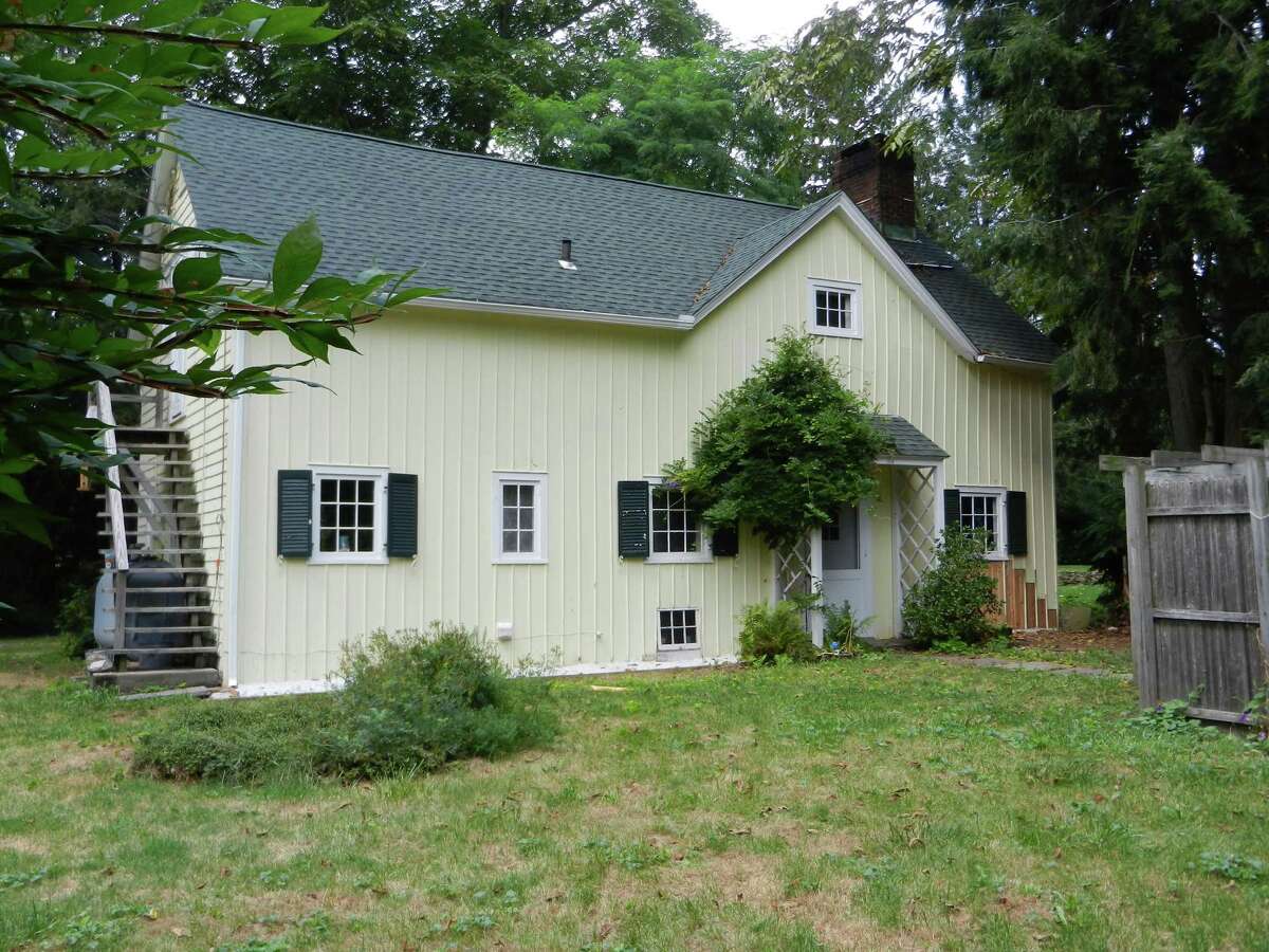 On the market Convenient Colonial boasts carriage house