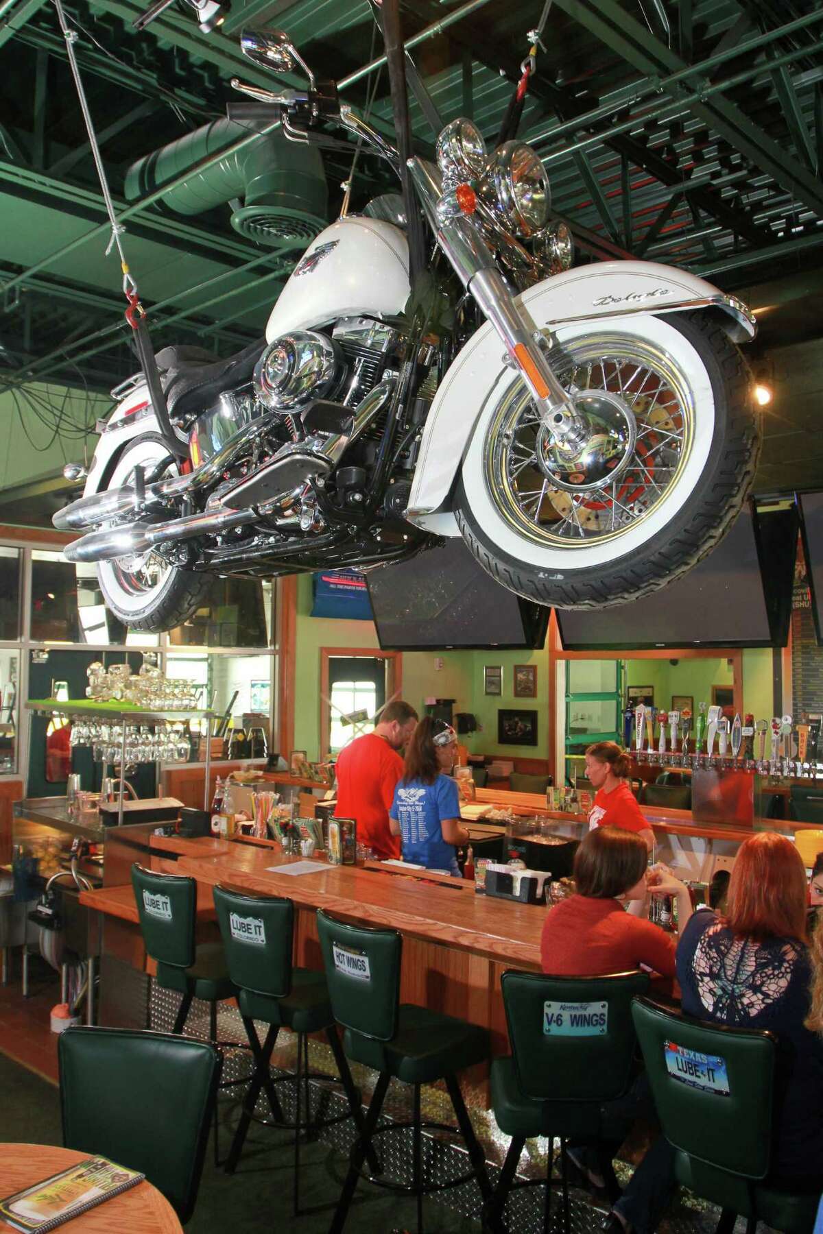 Openings Quaker Steak, Springbok and Bone Daddy's
