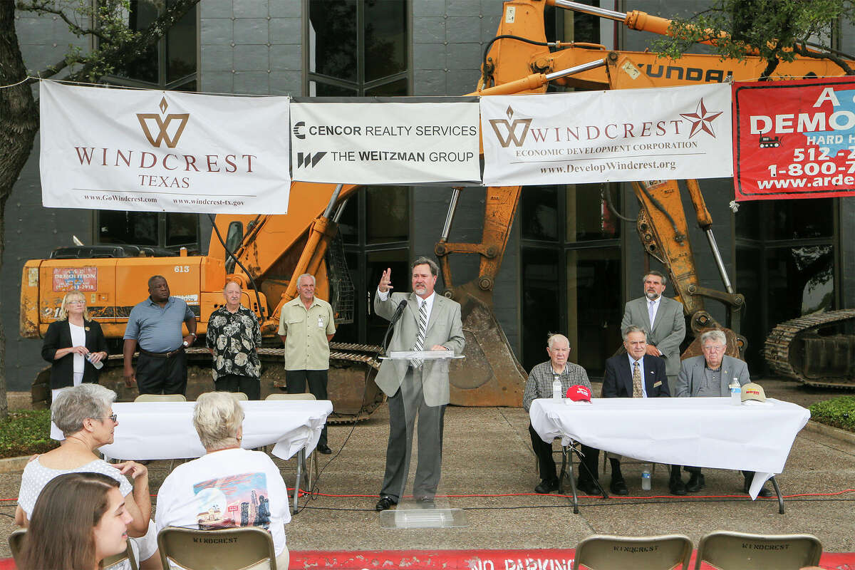 Windcrest mayor Alan Baxter (at podium) speaks during a demolition ceremony for the Frost Bank building at Walzem and IH-35 on Thursday, June 12, 2014. The California-based hamburger chain, In-N-Out Burger, will open a restuarant at the site as will another restaurant and hopefully a hotel. Demolition is expected to be completed within 60 days and In-N-Out Burger hopes to open by Oct. 22, the anniversary of their first opening in 1948. Photo by Marvin Pfeiffer / EN Communities
