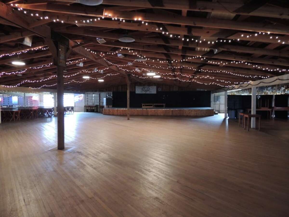 'Breastaurant' owner acquires historic Texas dance hall
