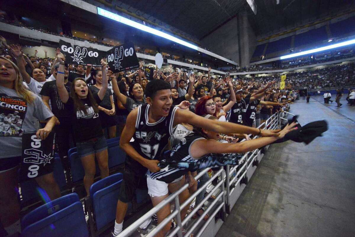 San Antonio Spurs on X: Shoutout to our fans for coming out to last  night's grand opening of the new Spurs Fan Shop at The Shops at La Cantera!  It will be