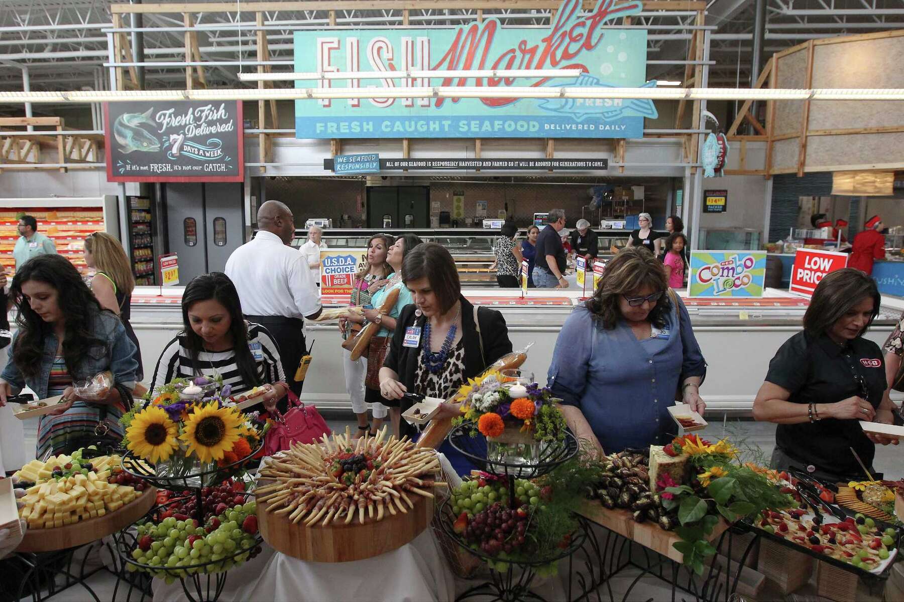 H-E-B unveils upscale Stone Oak store, restaurant
