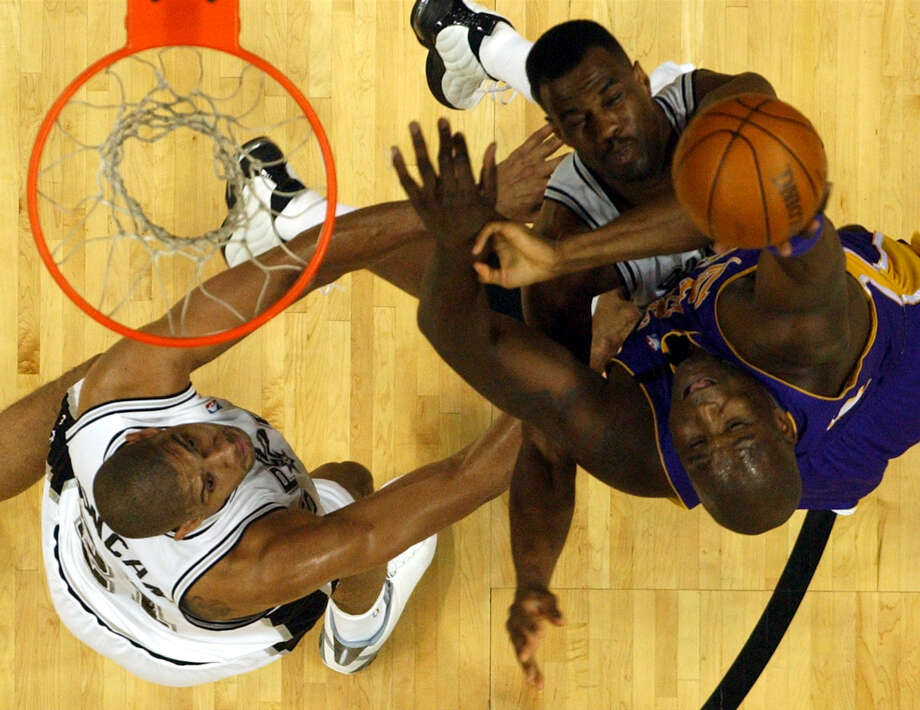 Sb Nation Explains The Beef Between David Robinson Shaquille Oneal San Antonio Express News 