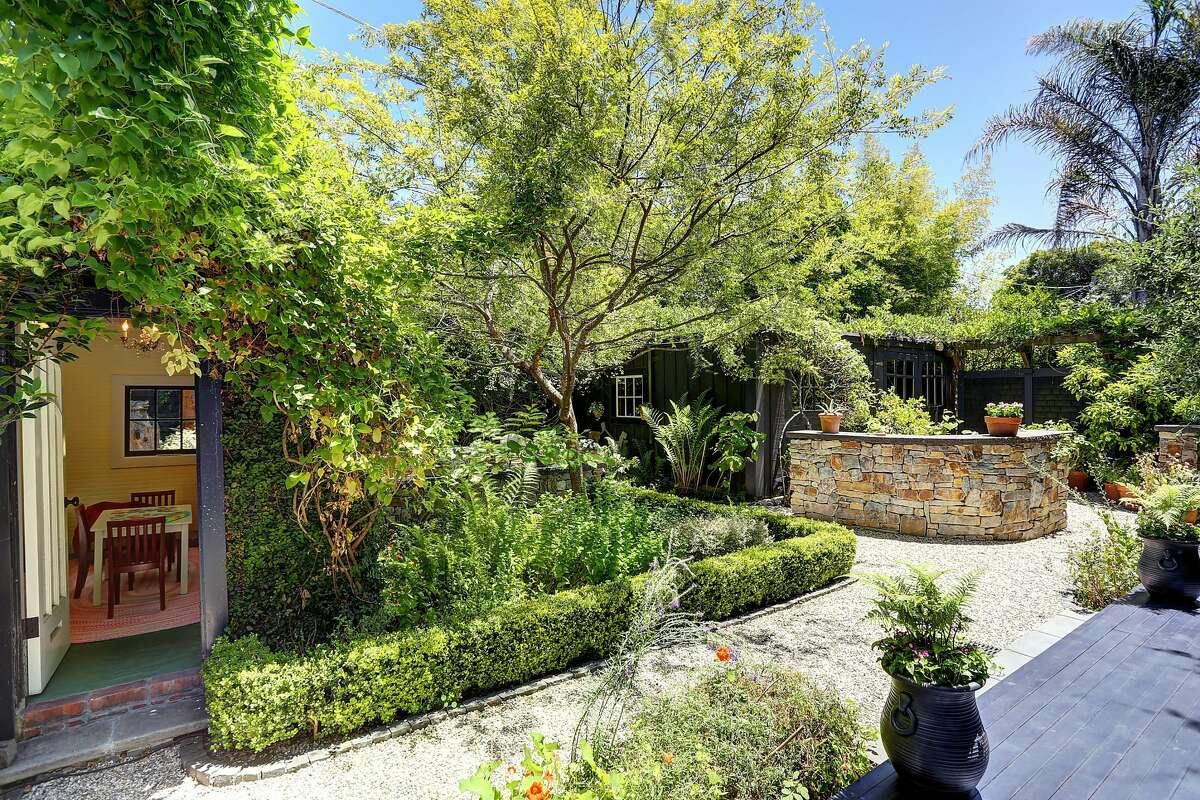 Artistic upgrades, bountiful gardens grace Berkeley Craftsman