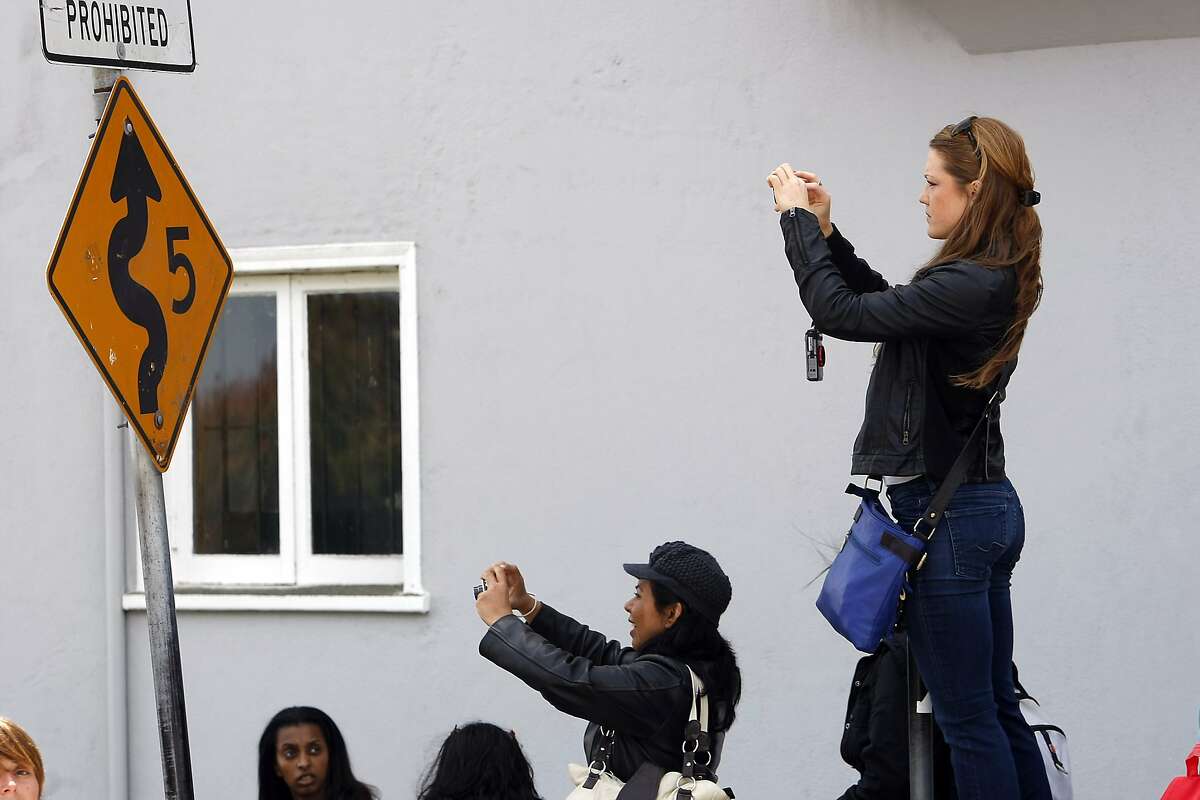 No cars on Lombard? No problem