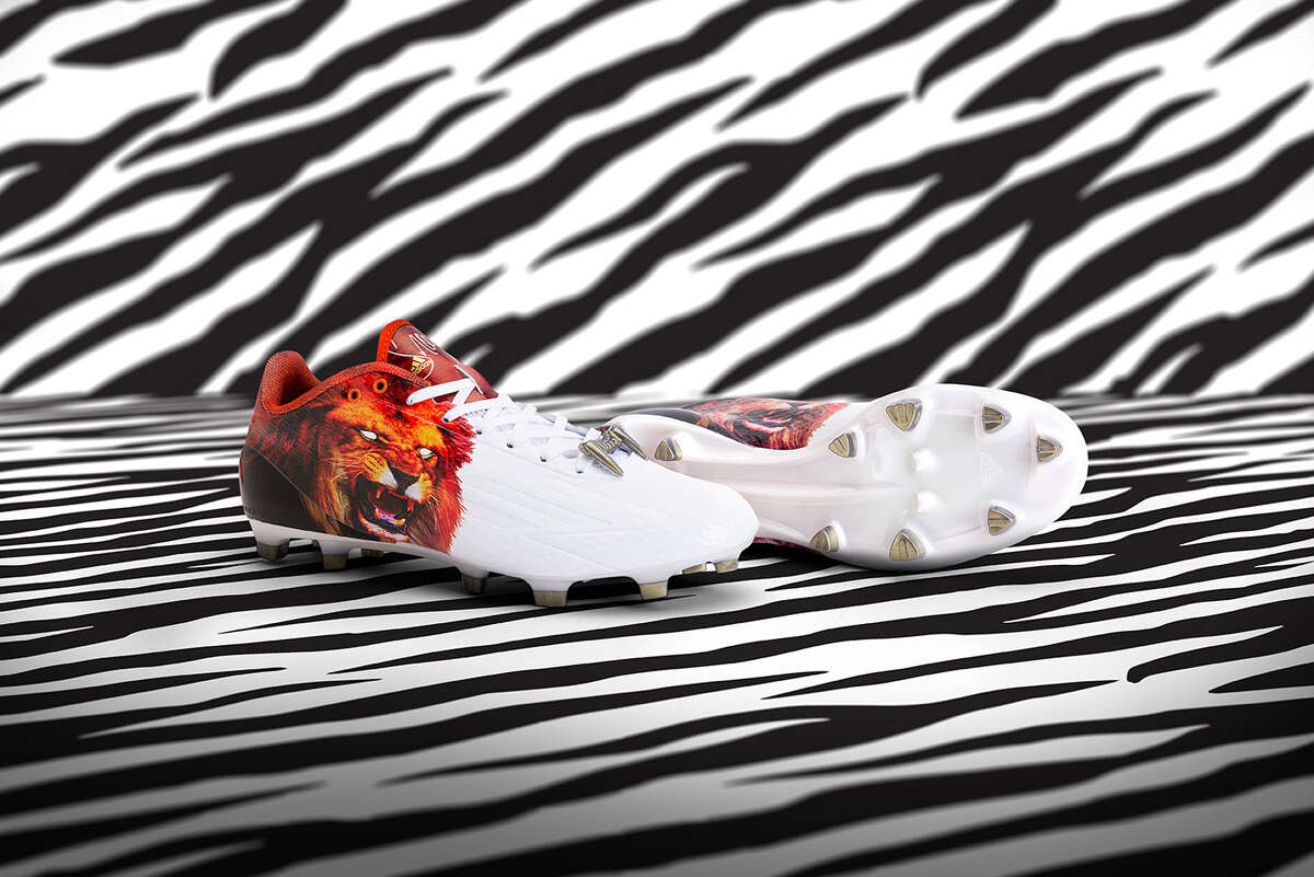 Snoop Dogg sends Texas A&M new Adidas shoes