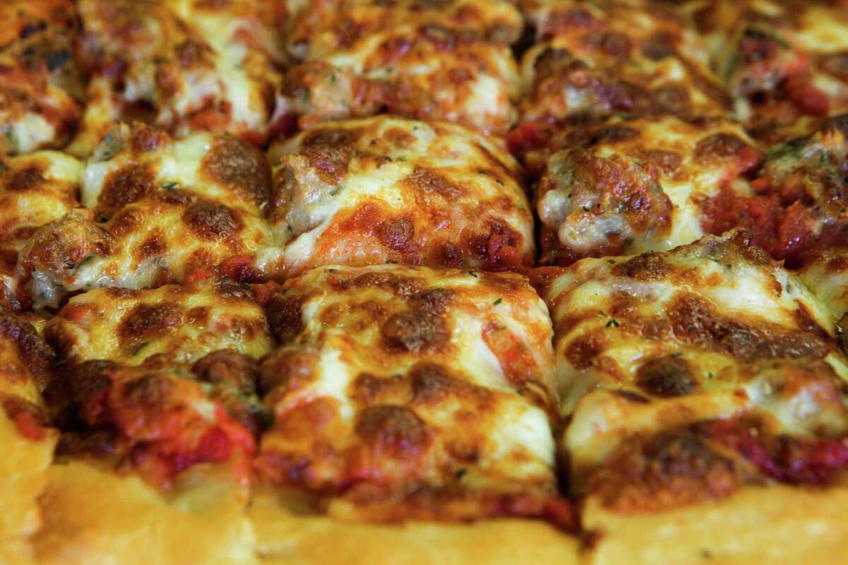 With ties to Chicago, D'Marcos Pizzeria opens in Sugar Land