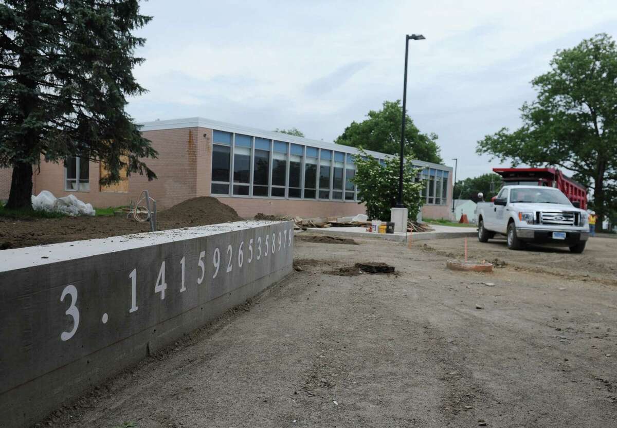 Newest Danbury school on track to open