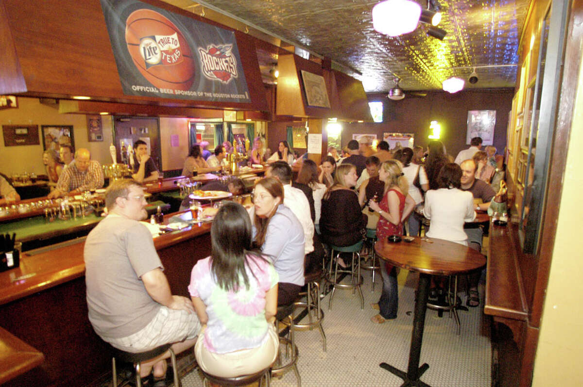 Johnny McElroy's Irish Pub & Patio quietly opens