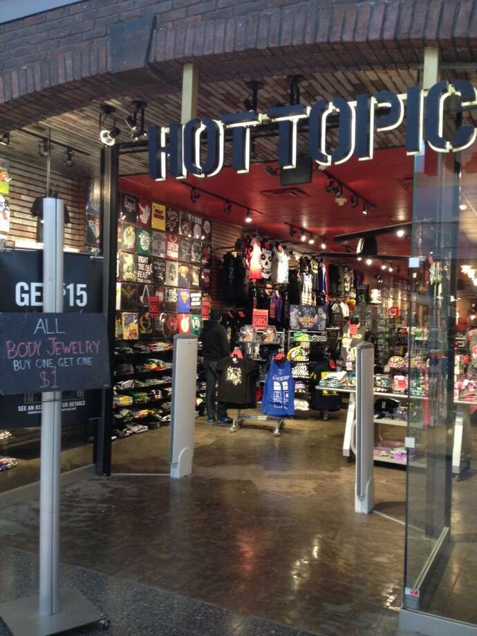 Hot topic. Хот топик магазин. Магазин topic. Hot topic интернет магазин. Hot topic Store.