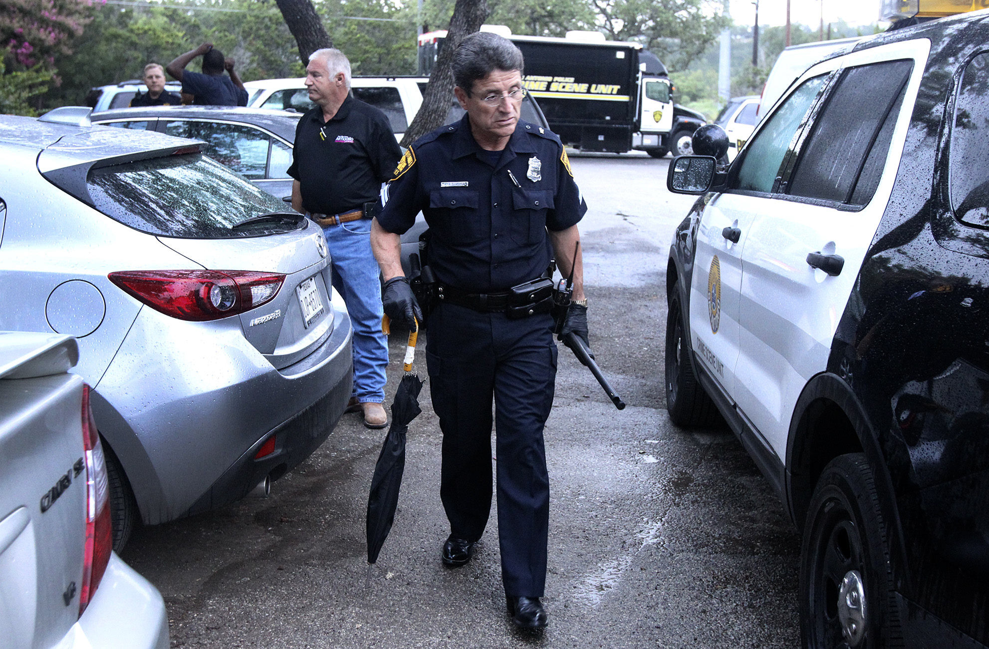 2 killed in apartment during apparent robbery