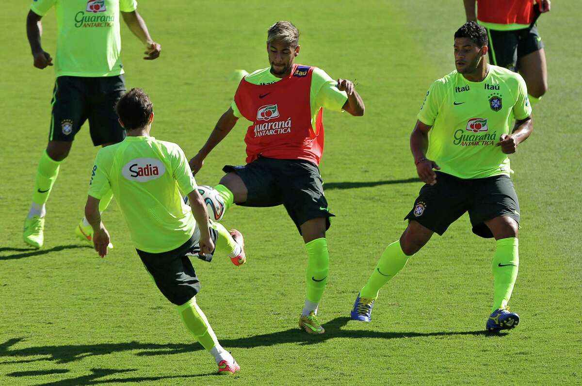 Neymar, center, and his Brazilian teammates open the knockout phase of the World Cup against Chile.