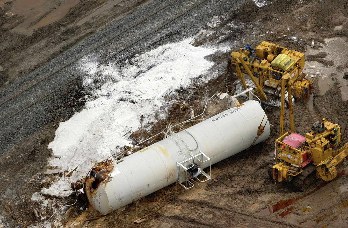 Ten years ago Chlorine gas from train crash kills 3 near San Antonio