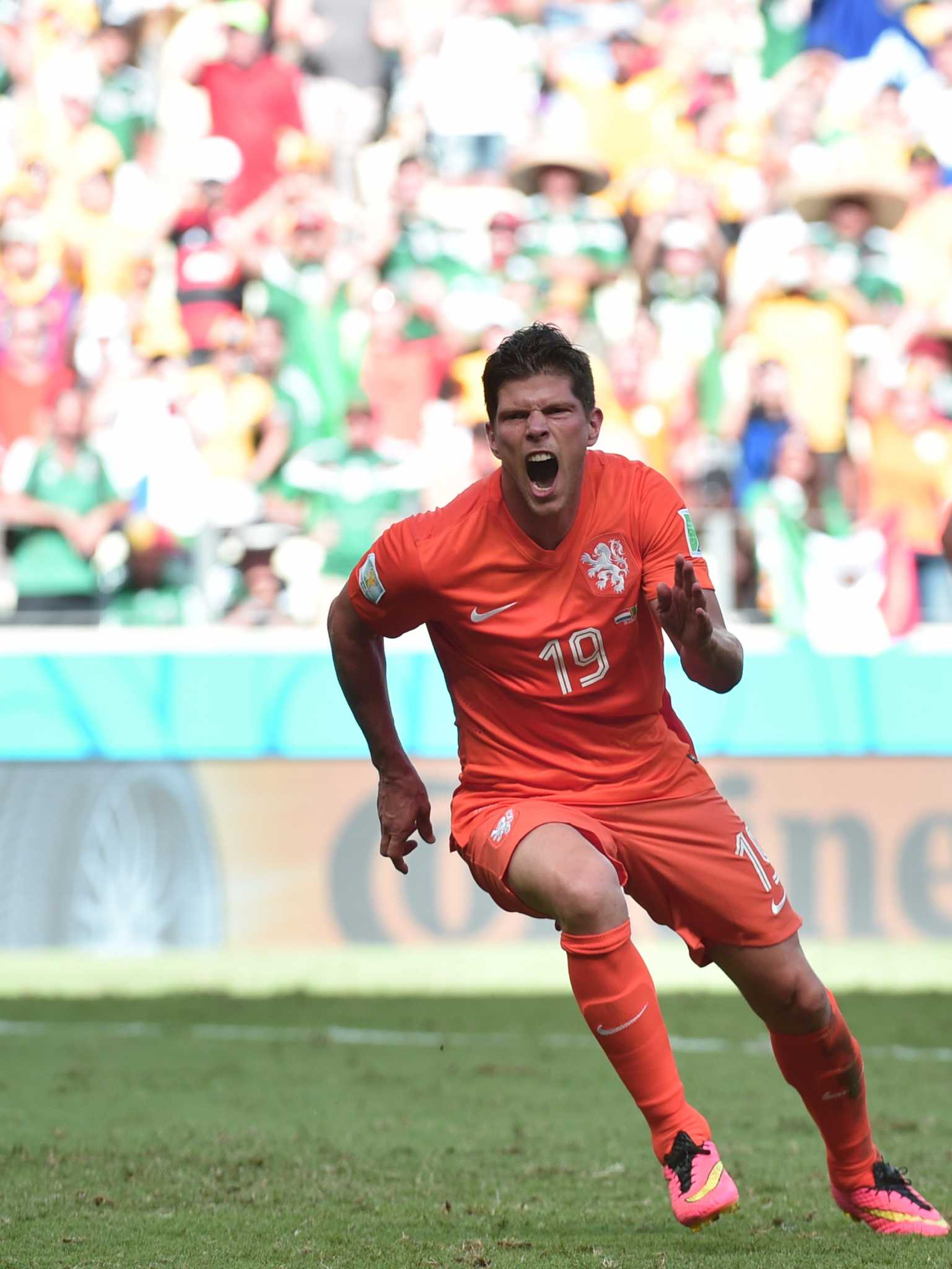 BBC Sport - Klaas Jan Huntelaar scored a penalty in stoppage time as  Netherlands recorded a dramatic victory over Mexico to reach the #WorldCup  quarter-finals. KNVB were a goal down with two