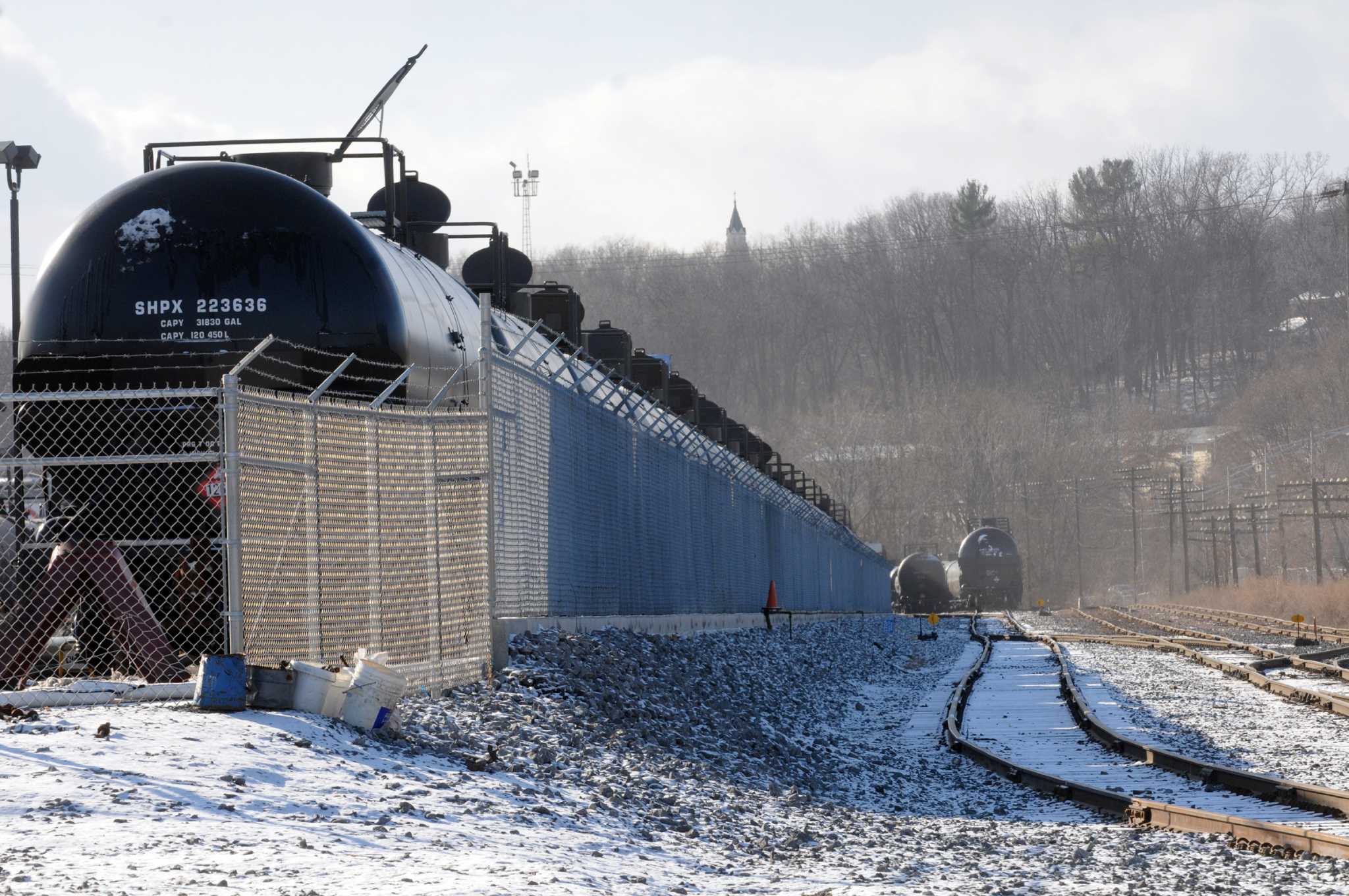 100-gallons-of-oil-spilled-from-rail-car-at-port-of-albany