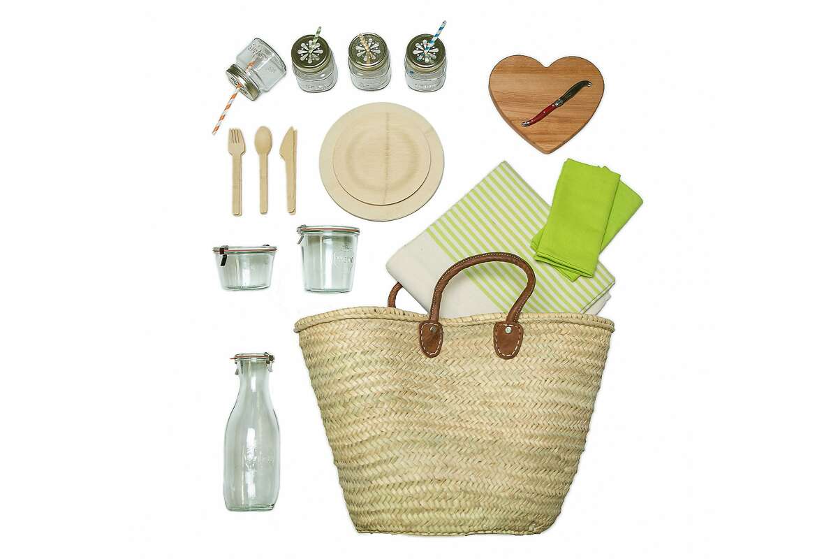 Acme Party Box Co.Õs Picnic for 4 takes the guesswork out of packing serveware.