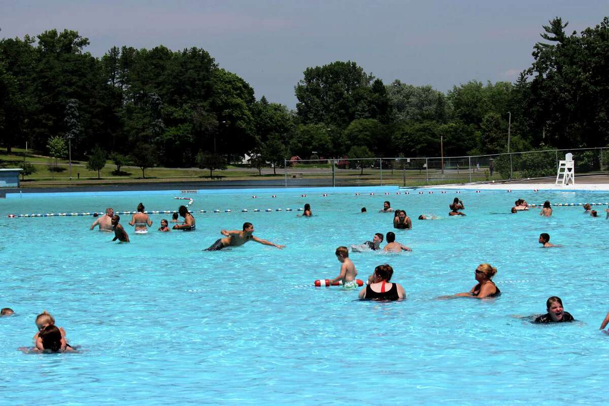 Hot, muggy weather lingers Hot, muggy weather lingers