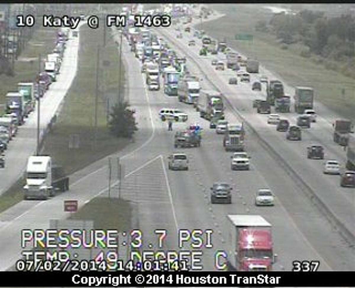 Vehicle accident shuts down Katy Freeway eastbound lanes