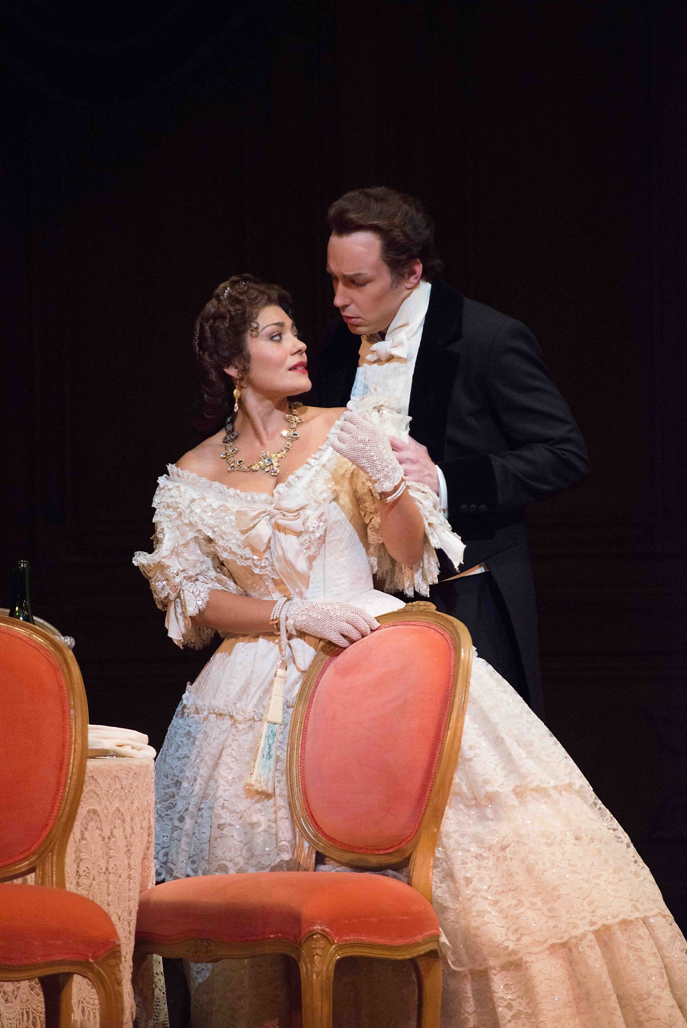 'La Traviata' Review: New Cast Breathes Life Into Classic