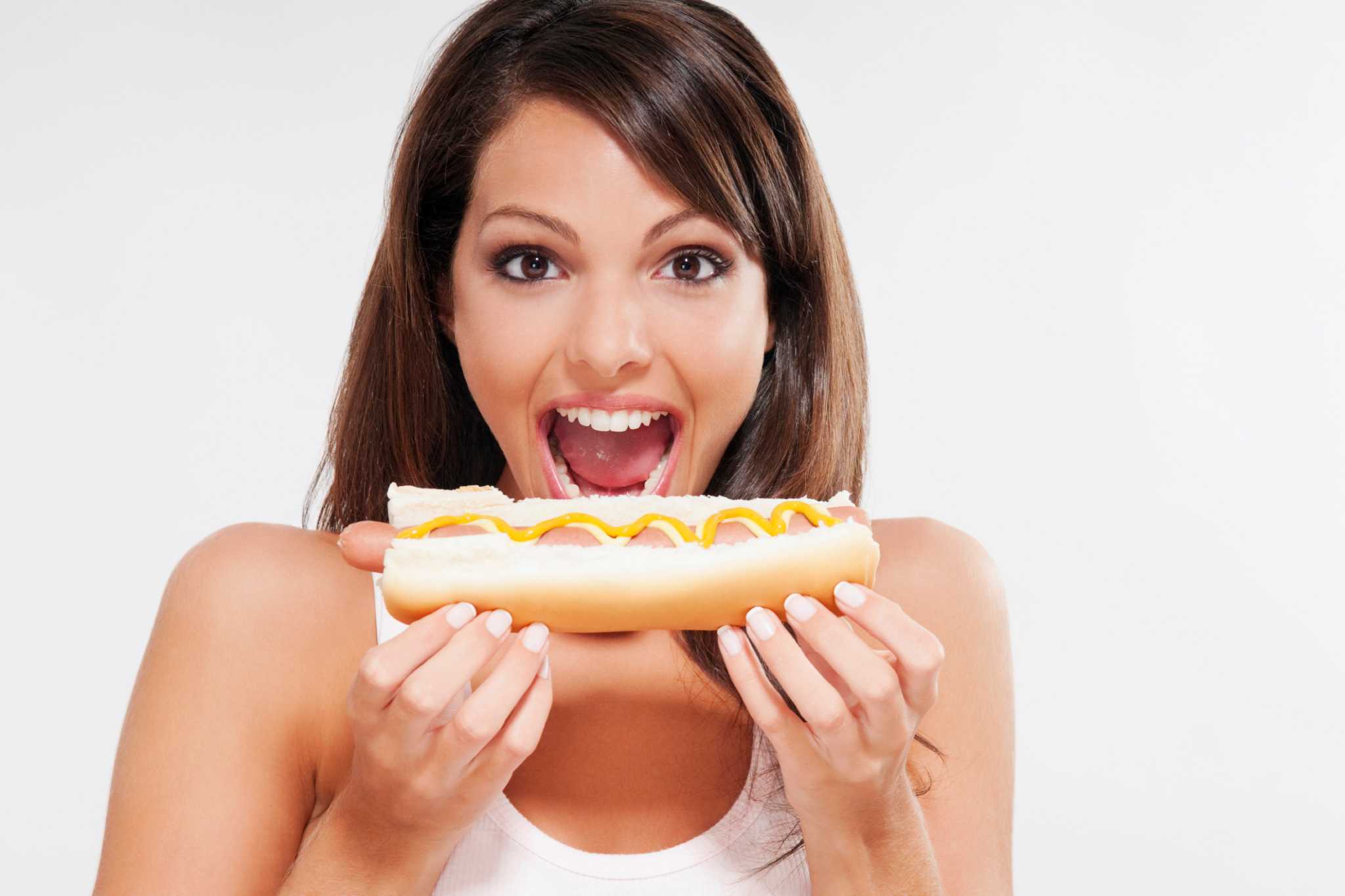 These are eating. Девушка кушает хот дог чб. Woman photo with hot Dog.