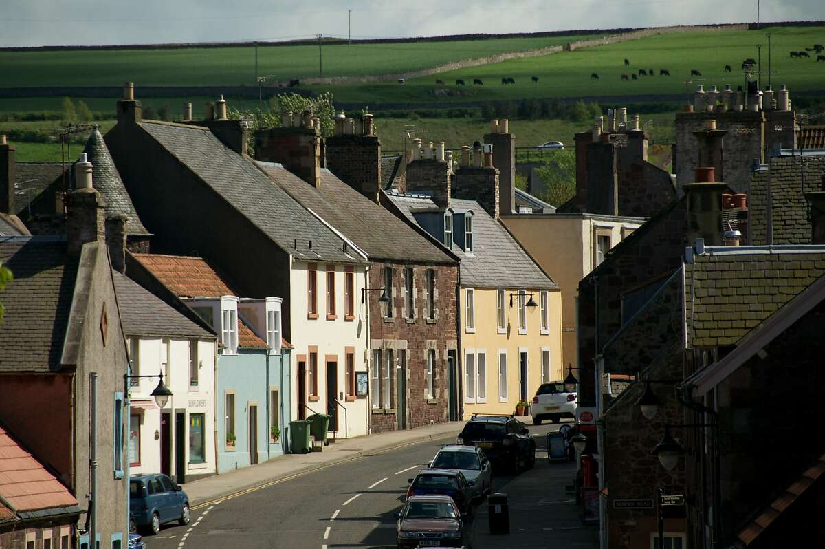 The village of East Linden on the John Muir Way.