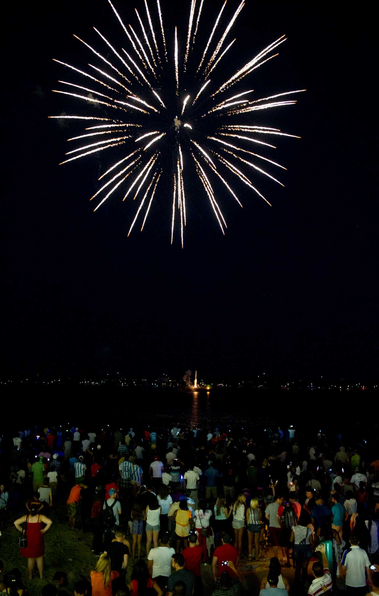 Beach party breaks out for Stamford fireworks