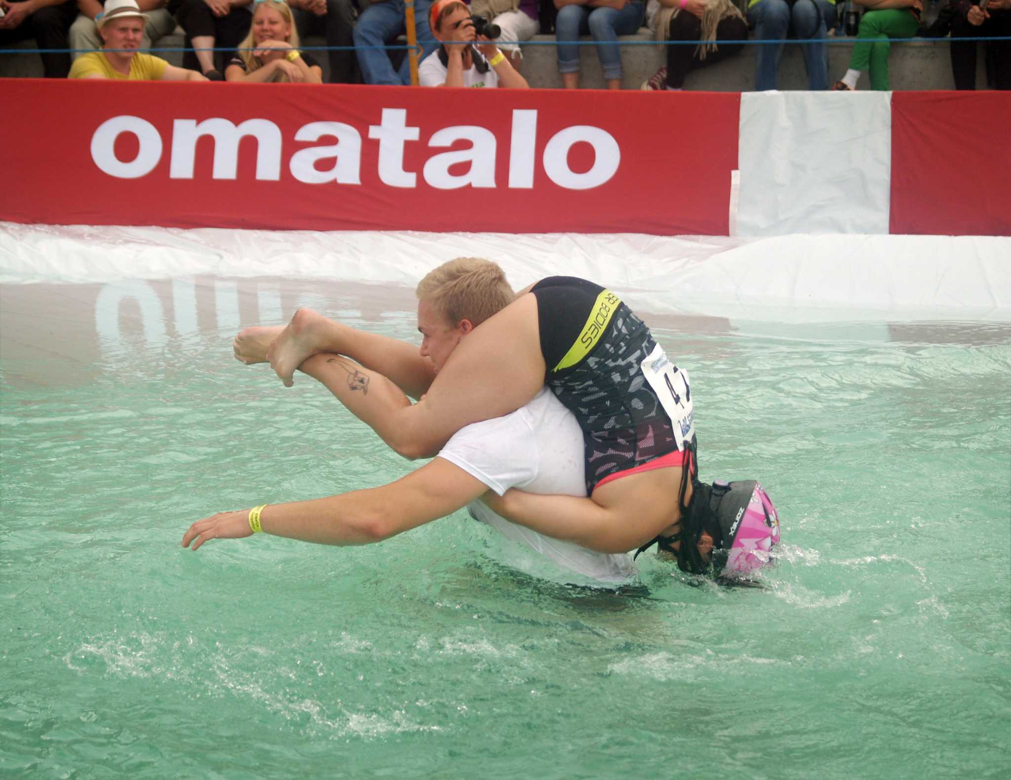 Чемпионат по перетаскиванию жен в Финляндии