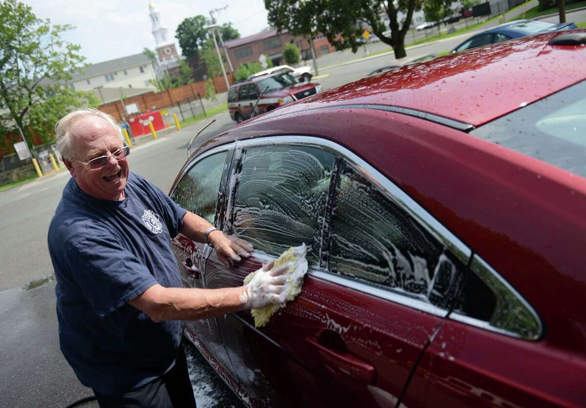 Ridgefield fire chief sweats for bet