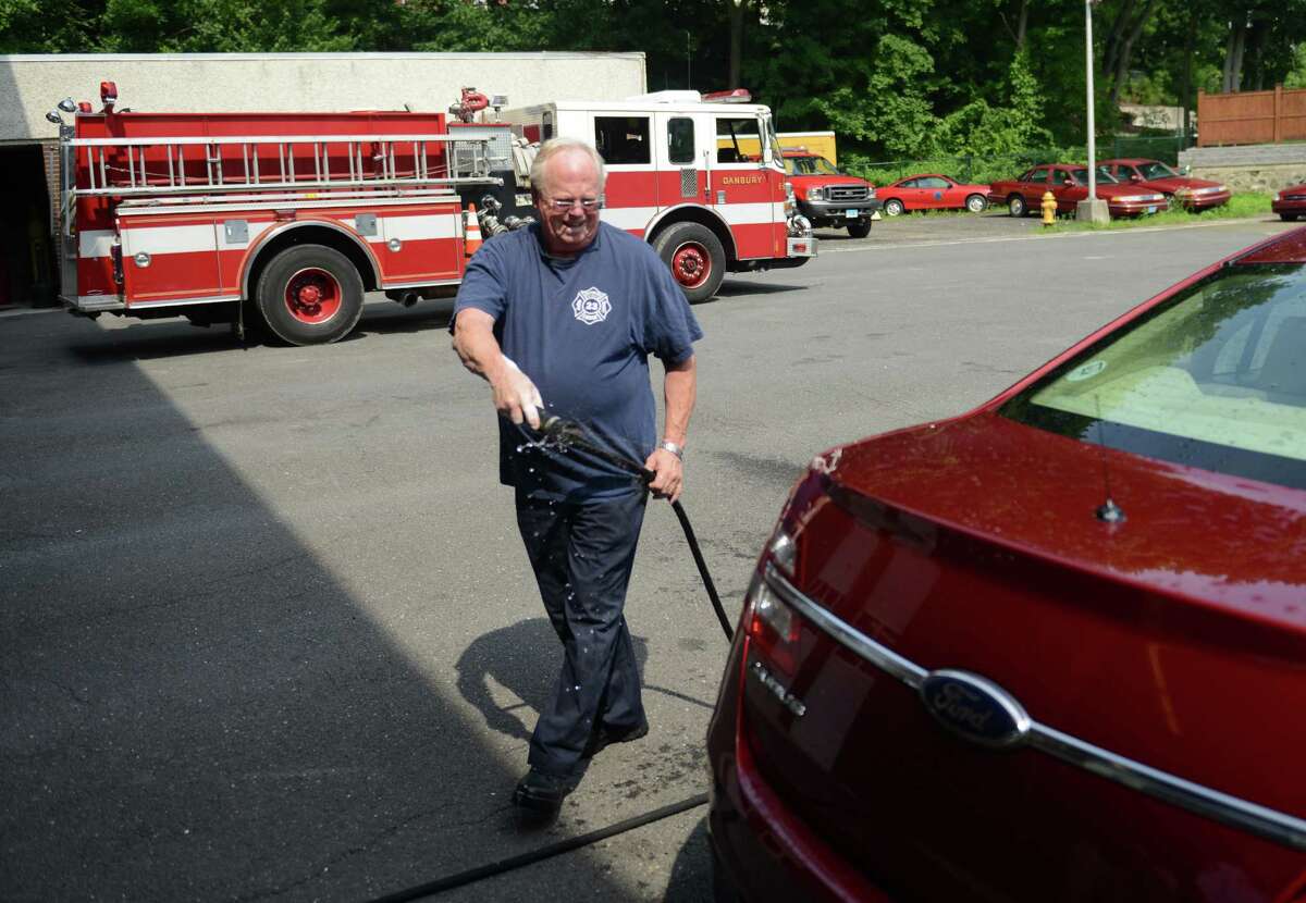 Ridgefield fire chief sweats for bet
