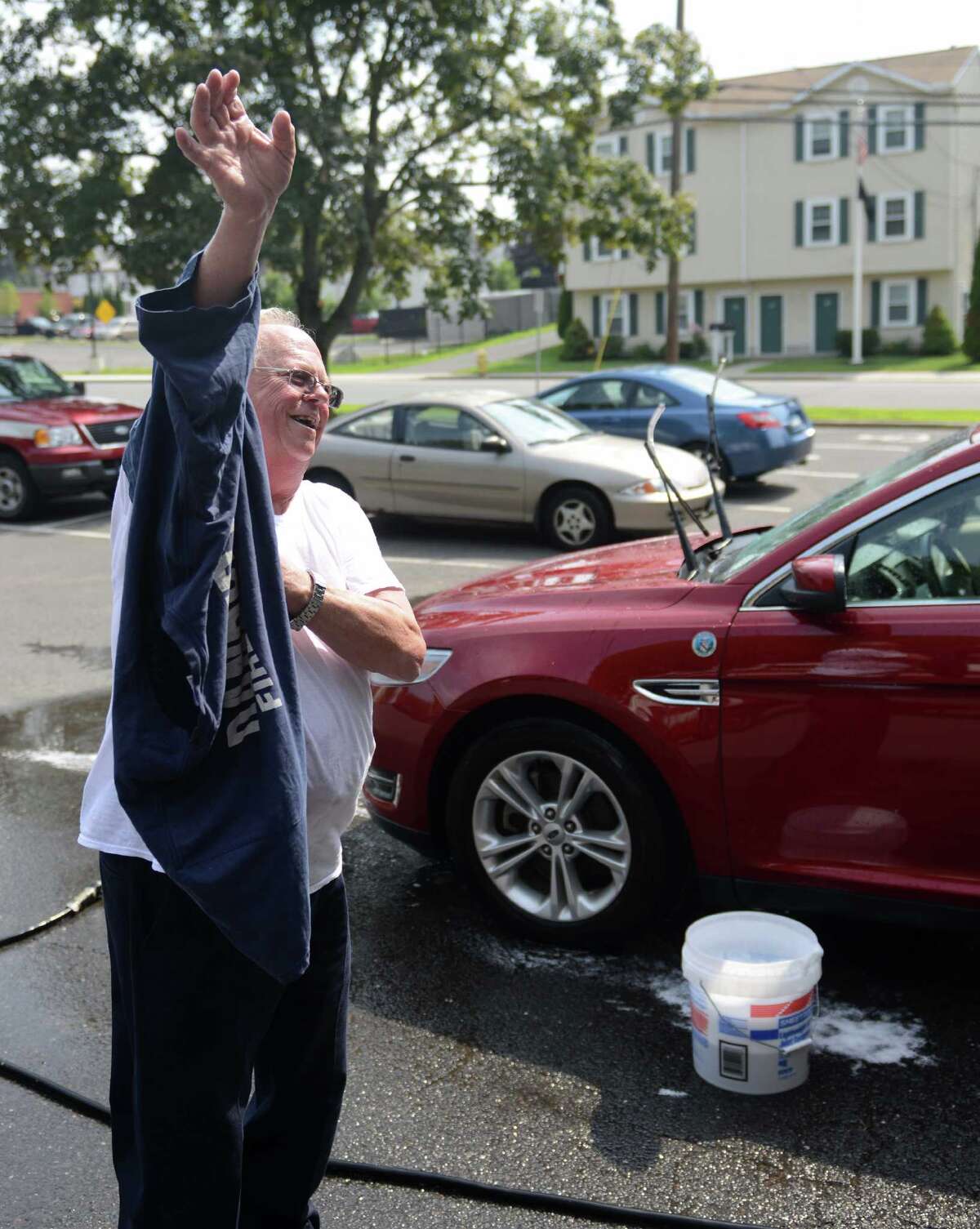 Ridgefield fire chief sweats for bet