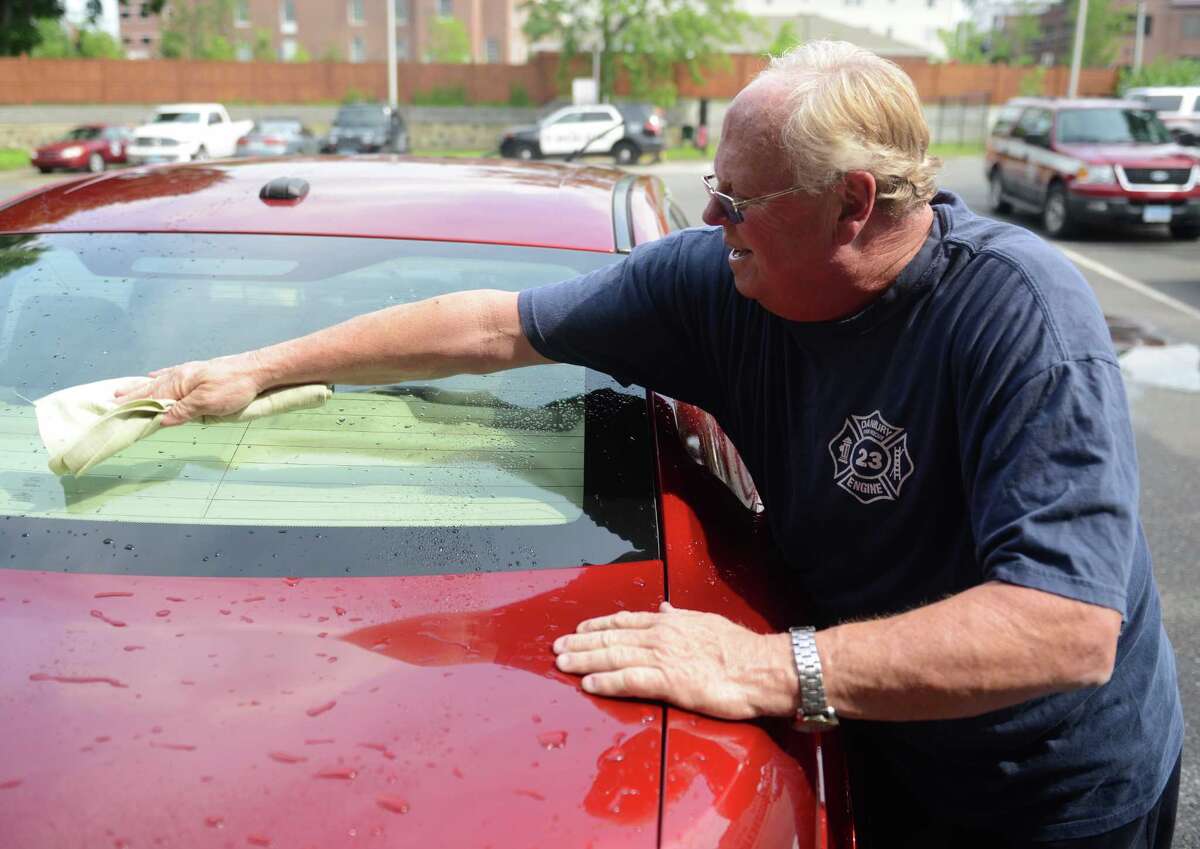 Ridgefield fire chief sweats for bet