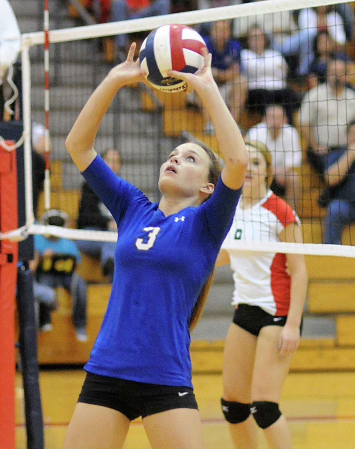 Oak Ridge's Jaclyn Ward sets the ball during the Oak Ridge at The Woodlands volleyball game. Photo by David Hopper