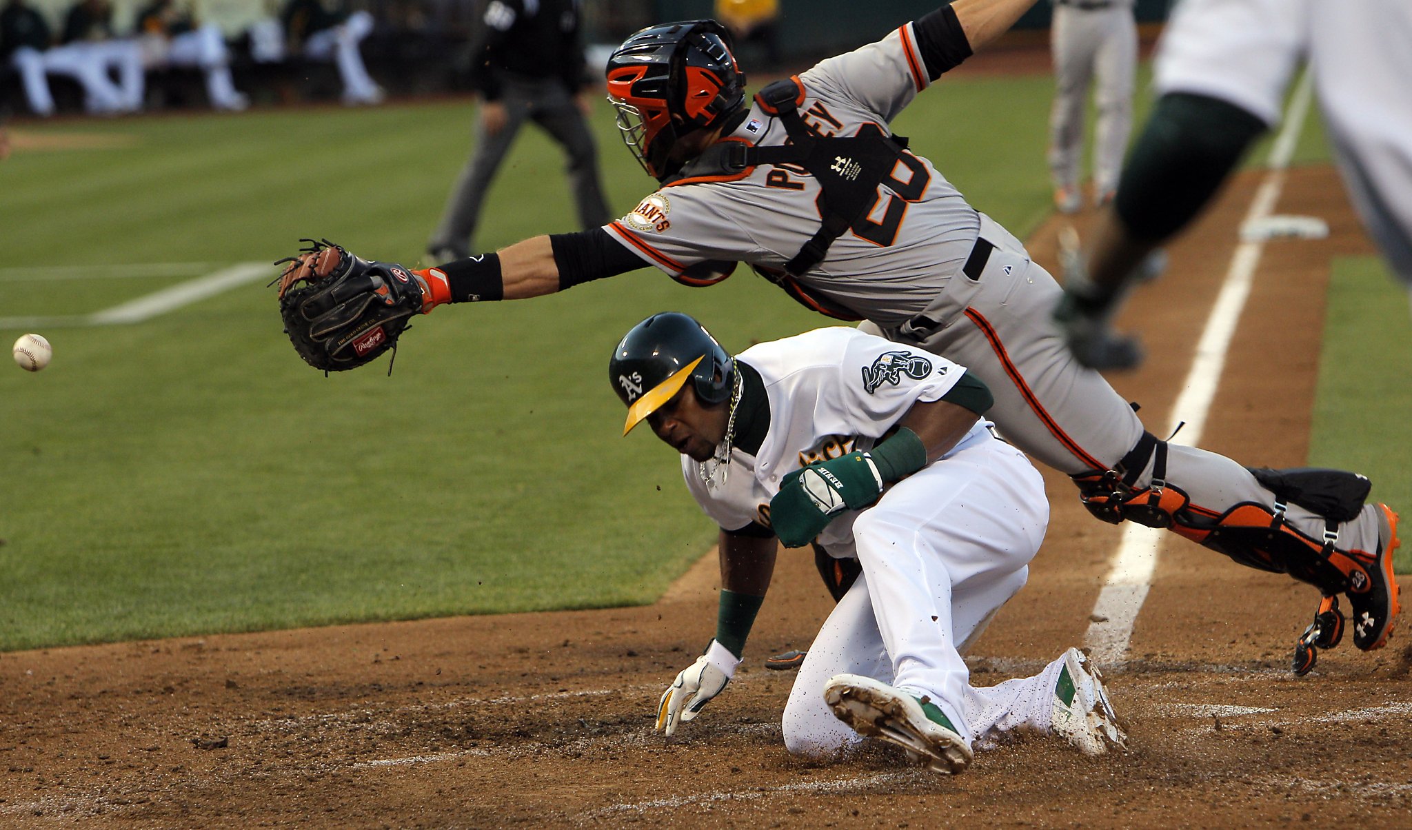 Giants score, but not enough to overtake A's