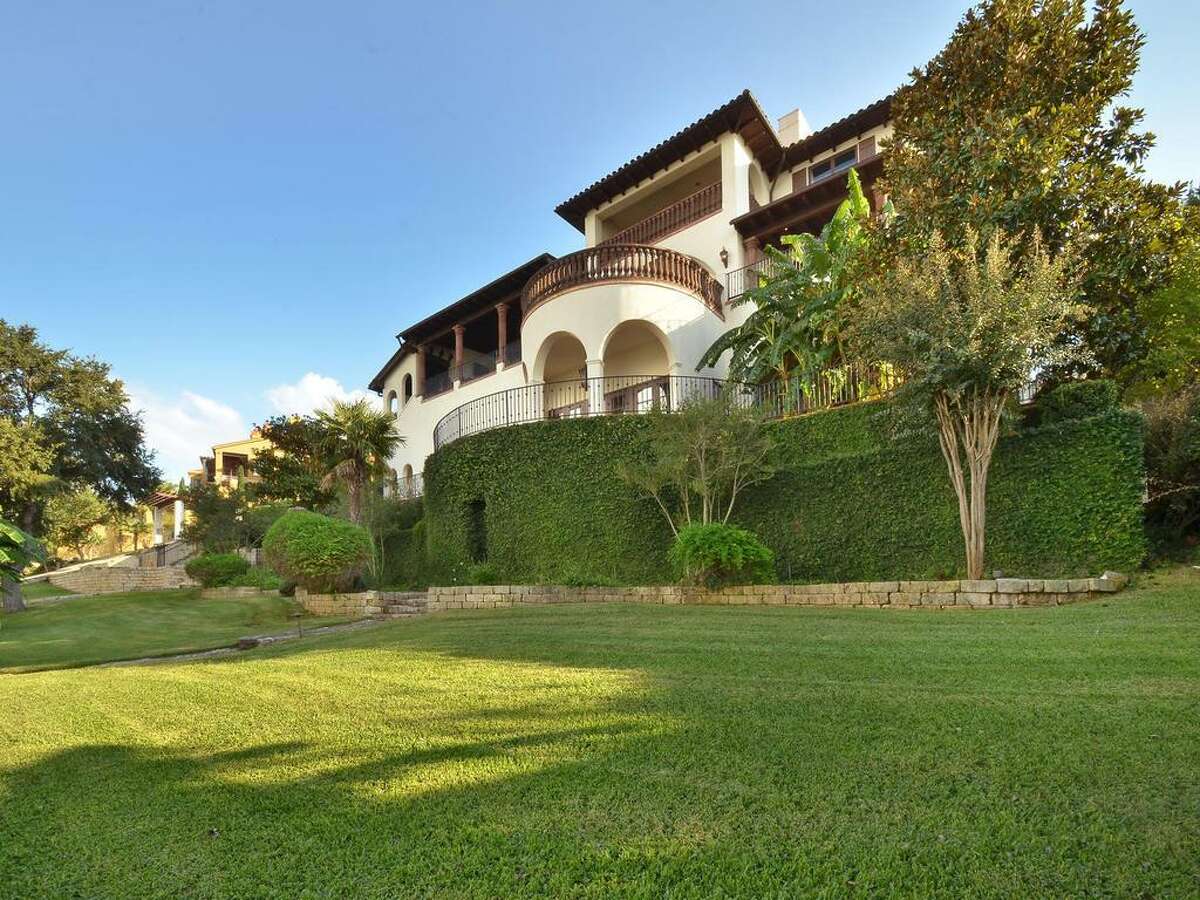 Rustic Hill Country lake home hits the market