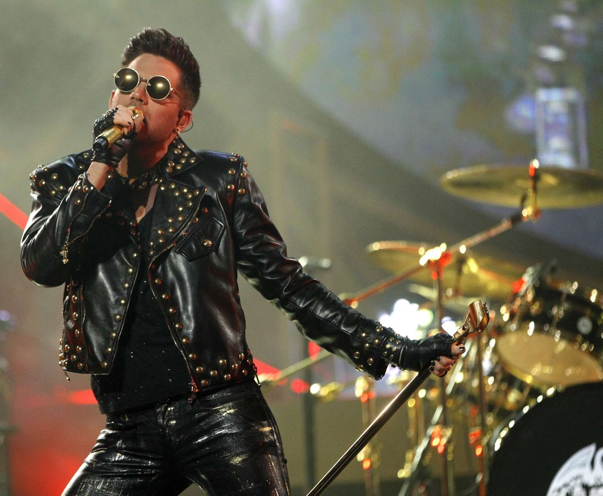 Review: With Lambert in the lead, Queen brings back musical