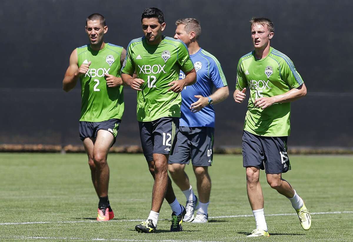 Clint Dempsey keeps pushing as U.S. captain